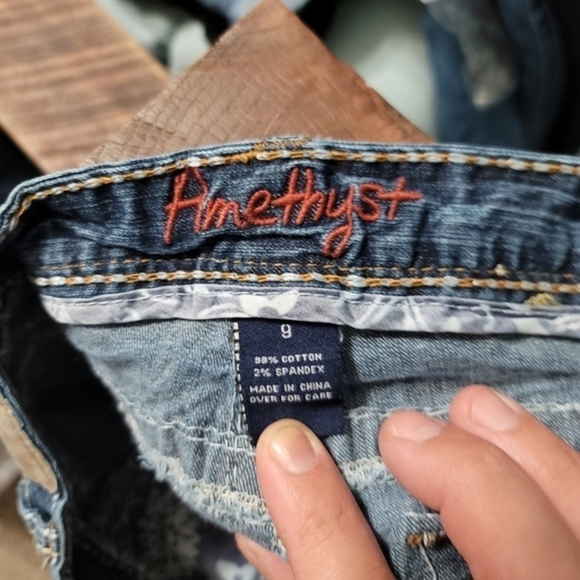 Amethyst Cropped Jeans - Picture 7 of 8